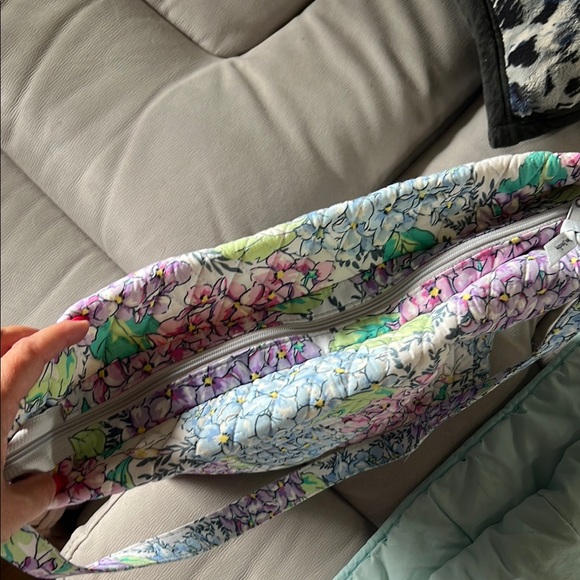 Floral Quilted Tote Bag - Picture 2 of 3